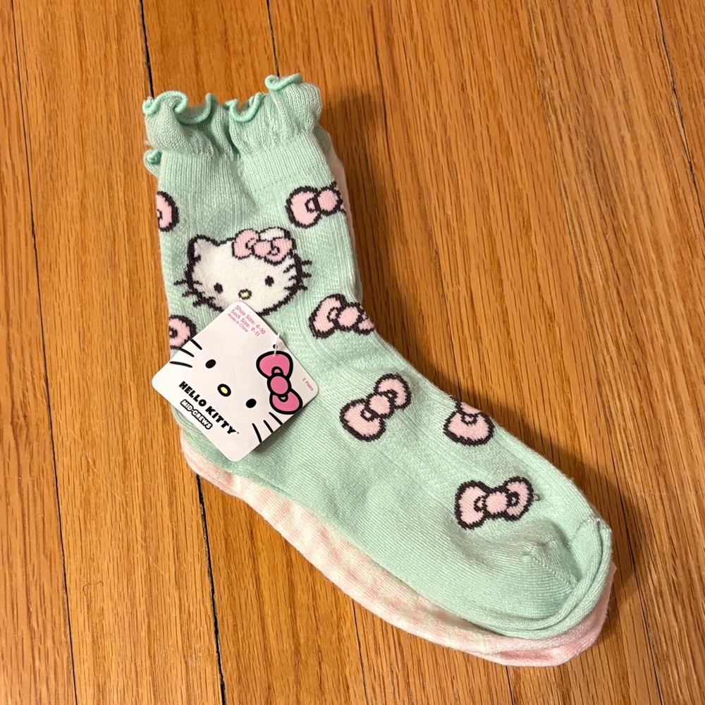 NWT Hello Kitty mid-crew socks